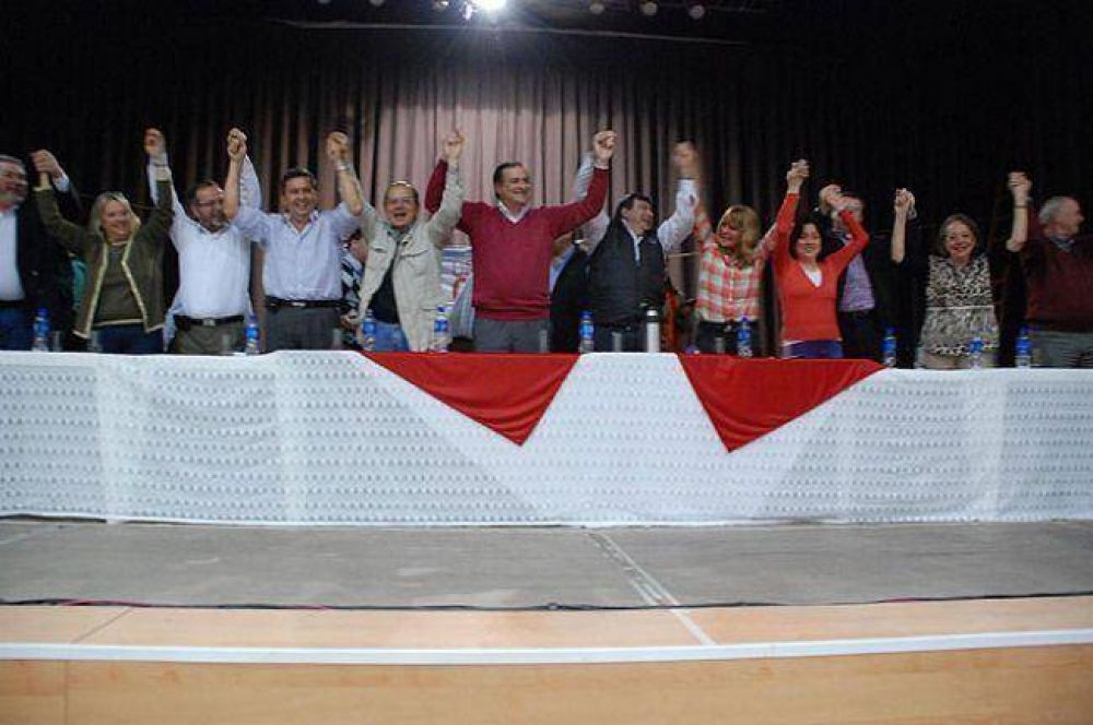 Unin por Chaco sesion en Senz Pea con un marco multitudinario