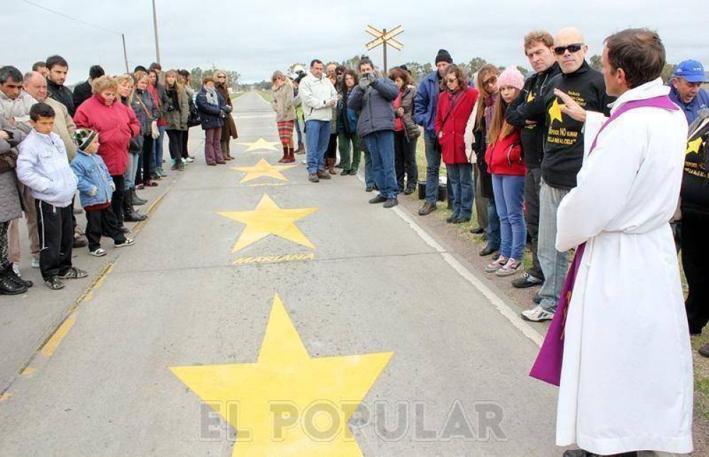 Suelta de palomas y estrellas amarillas a 5 a�os de la tragedia de la combi