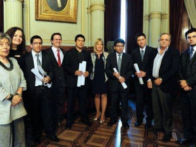 El Senado reconoci� a estudiantes