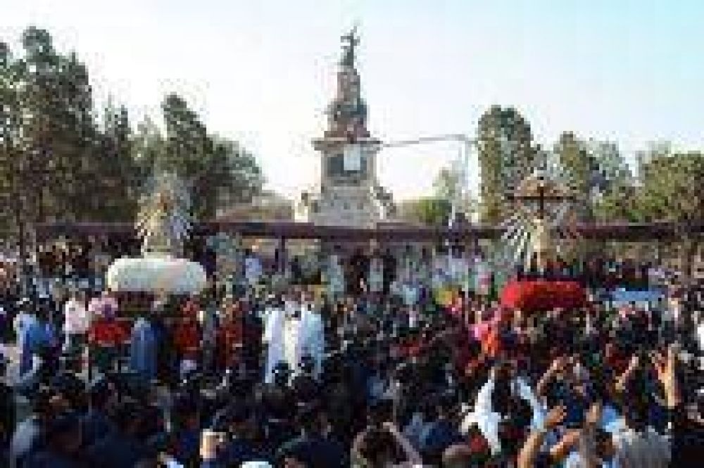 Salta se ilumina con las oraciones y los cantos de los fieles del Se�or y la Virgen del Milagro