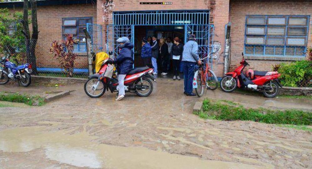 Una fiesta de la democracia pasada por agua en Capital