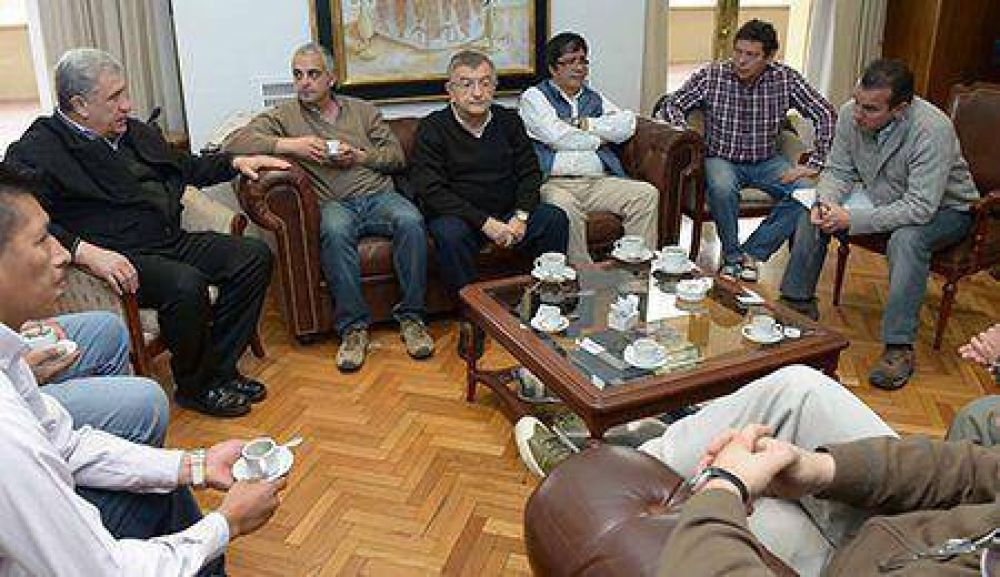 El Gobernador recibi� a representantes del sector frut�cola