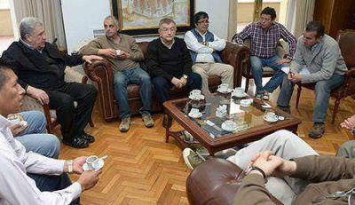 El Gobernador recibi� a representantes del sector frut�cola
