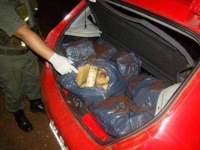 Secuestraron 120 kilos de marihuana en Arist�bulo del Valle y detuvieron a un hombre