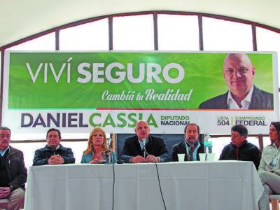 Cassia present� a los candidatos del Compromiso Federal y asegur� que insistir� con la seguridad