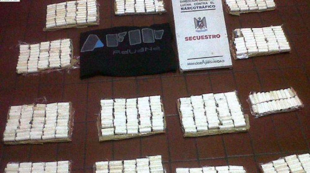 Secuestran casi 9 kilos de coca�na y hay detenidos