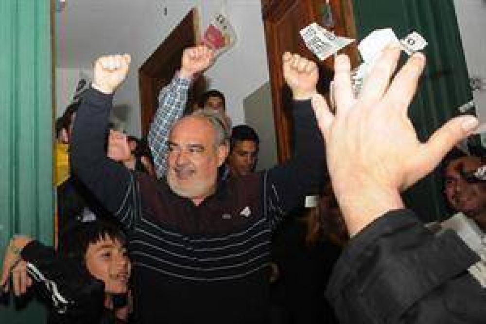 Ricardo Colombi: "Trajeron camiones de caudales y hasta a la barrabrava de Boca"