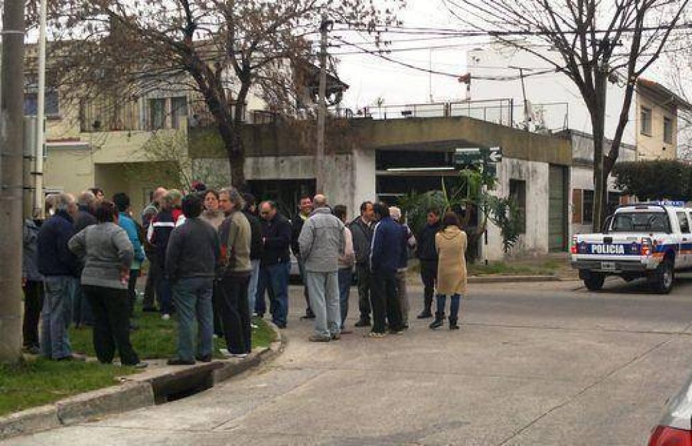 Vicente L�pez: Ale�� particip� de reuni�n vecinal en reclamo por inseguridad