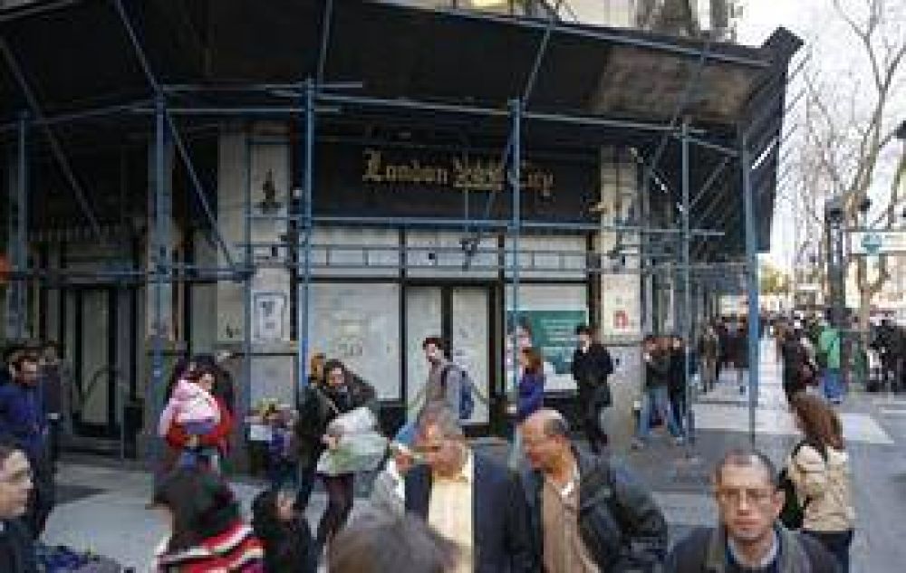 De novela: la cl�sica confiter�a London City cerr� sus puertas entre rumores y misterios