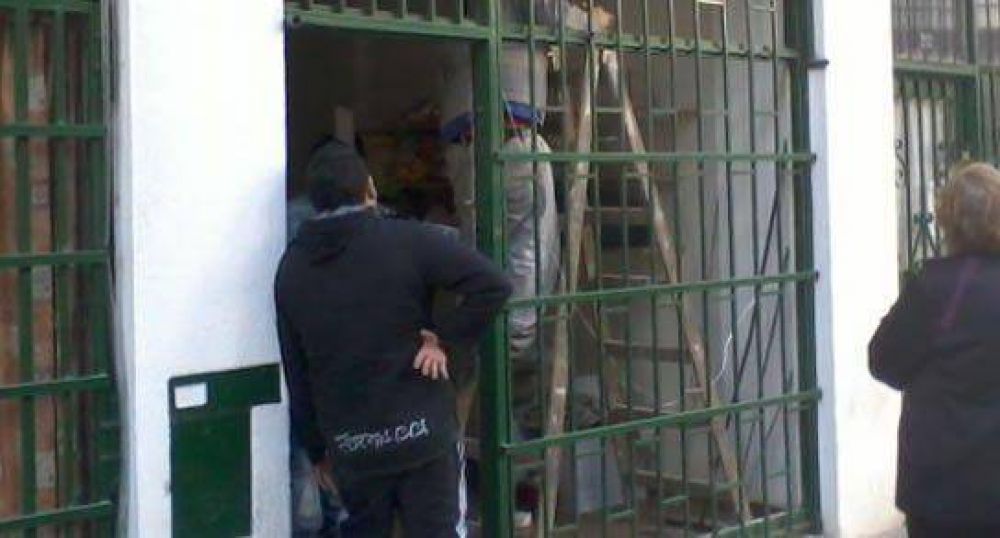 Reabren negocios de la cuadra de la tragedia