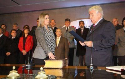 Monteoliva asumi� con promesa de "transparentar la gesti�n"