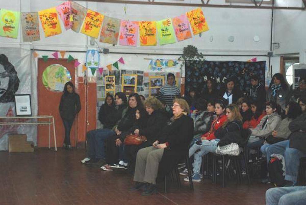 Estudiantes realizaron una jornada por �La Noche de los L�pices�