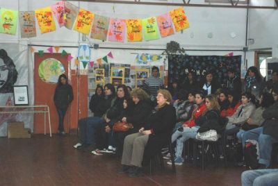 Estudiantes realizaron una jornada por �La Noche de los L�pices�
