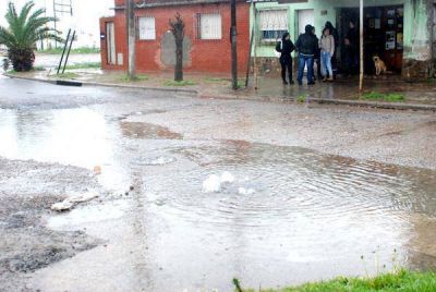 Hay alerta por sudestada y realizan tareas preventivas en barrios ribere�os