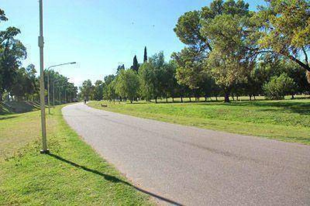 Guti�rrez confirm� que se har� un cerco de rejas en el Parque Municipal