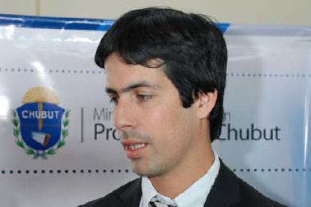 El ministro de Hidrocarburos inform� a los concejales sobre el contrato con Tecpetrol