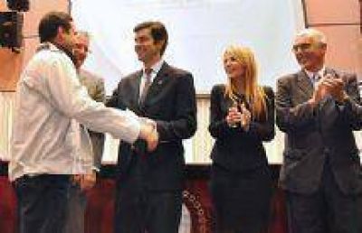 Juan Manuel Urtubey: "Buscamos plena inclusi�n con m�s desarrollo econ�mico y trabajo"