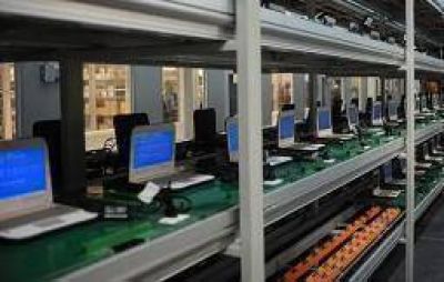 Bangh� comienza a fabricar netbooks educativas en La Rioja