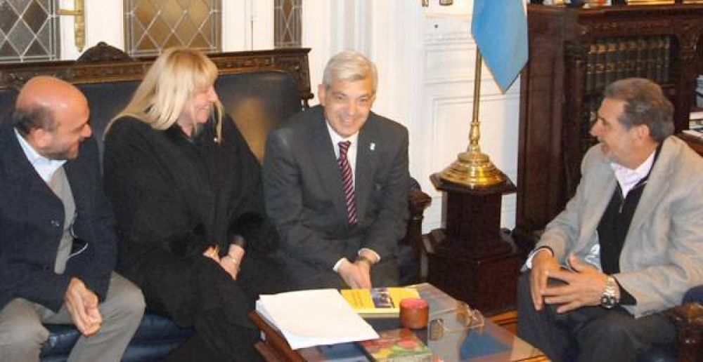 El gobernador gestiona aumentar los fondos extracoparticipables