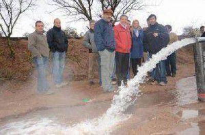 Con una gran inversi�n el gobierno abastece de Agua a Chamical