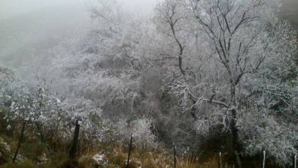 La lluvia se convirti� en nieve en las serran�as