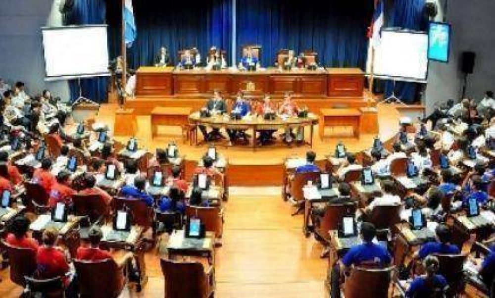 Parlamento Estudiantil: �Se sufre mucho, se vive para comer�