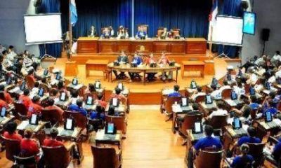 Parlamento Estudiantil: �Se sufre mucho, se vive para comer�