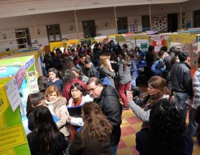 Chicos del secundario presentaron sus trabajos en la Feria de Ciencias