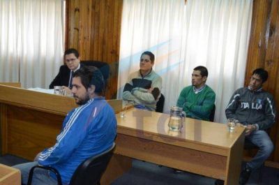 Taxista reconoci� a dos de los imputados como los asaltantes 