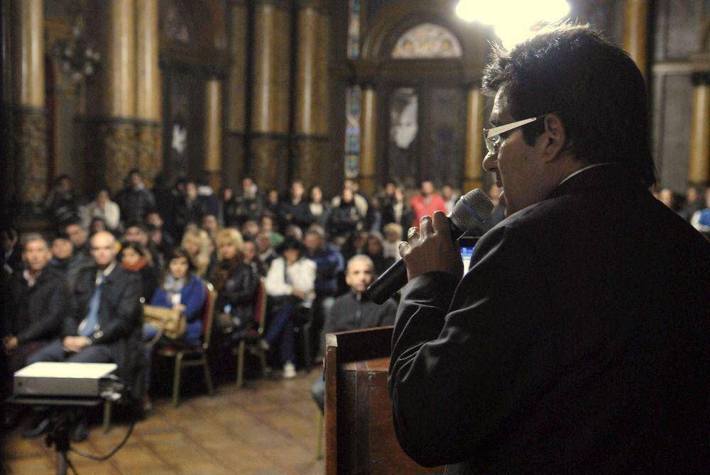 Arl�a anunci� obras y critic� a quienes �no se animan a agarrar una pala ni en pedo�