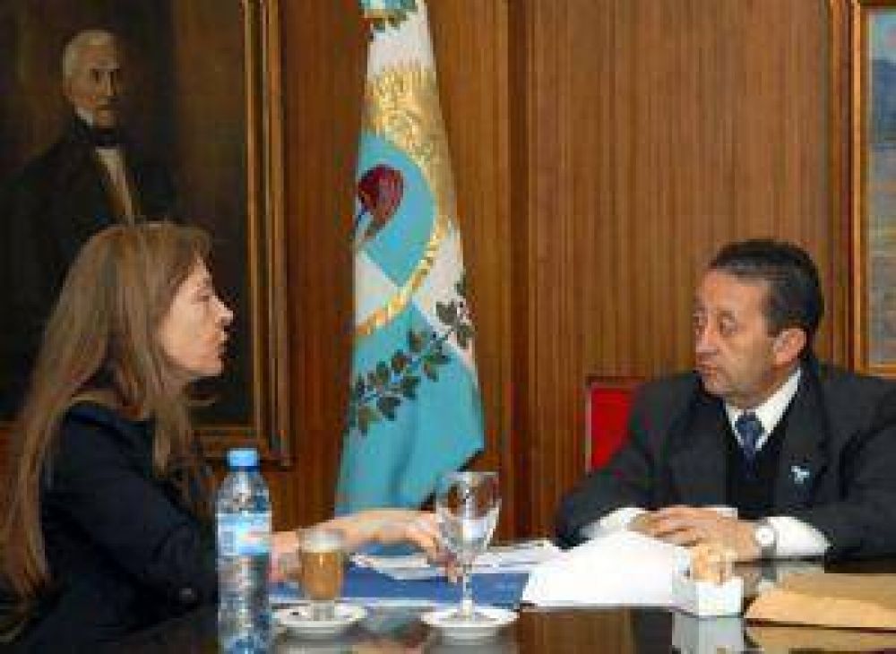 Jaque analiza viajar a Francia antes de los comicios