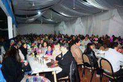 Abarca financi� la tercera cena a beneficio del Centro Educativo Complementario N� 801
