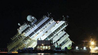Termin� el �pico enderezamiento del Costa Concordia