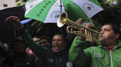 Marchan camioneros por una investigaci�n contra Moyano