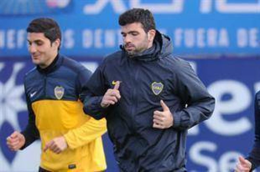 Emmanuel Gigliotti: "Todos queremos que juegue Riquelme, es un distinto"