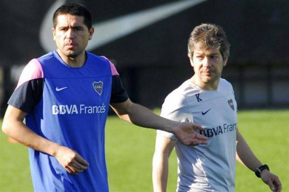 Juan Rom�n Riquelme se entren� diferenciado y no jugar�a el domingo