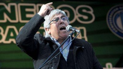 Moyano denunci� una "operaci�n electoral" en su contra y anunci� una marcha contra el Gobierno