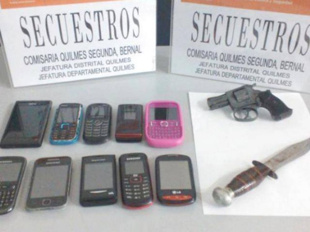 Cuatro detenidos tras el robo de un tel�fono celular