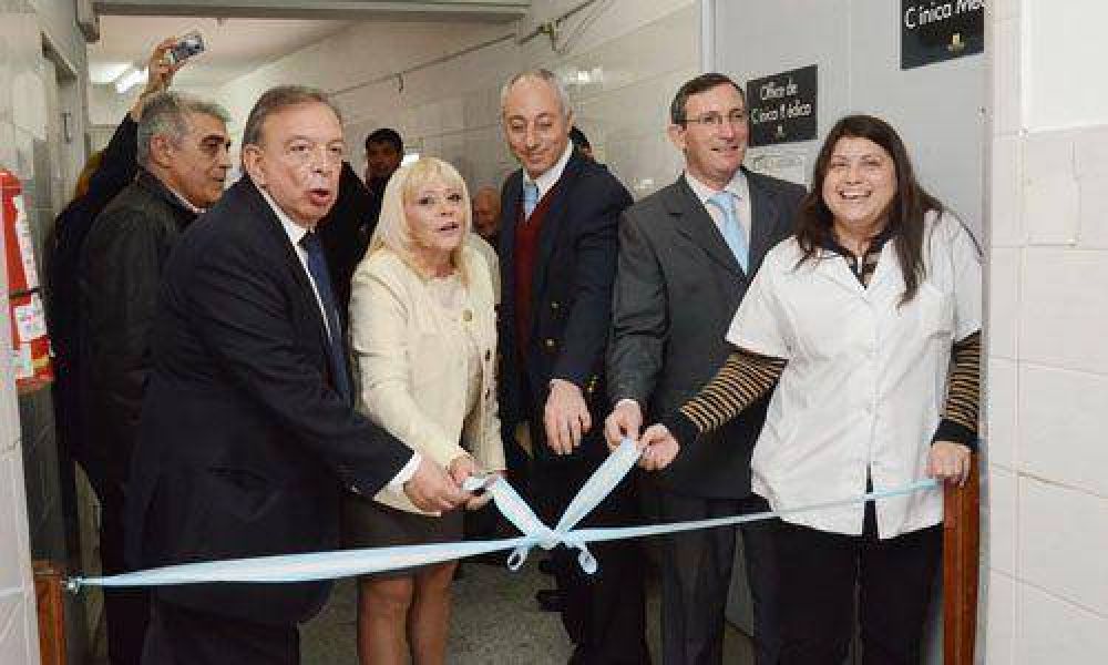Z�ccaro promete construir un hospital con fondos propios