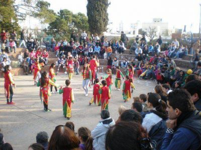 Domingo de murga y circo en el Parque Oliver