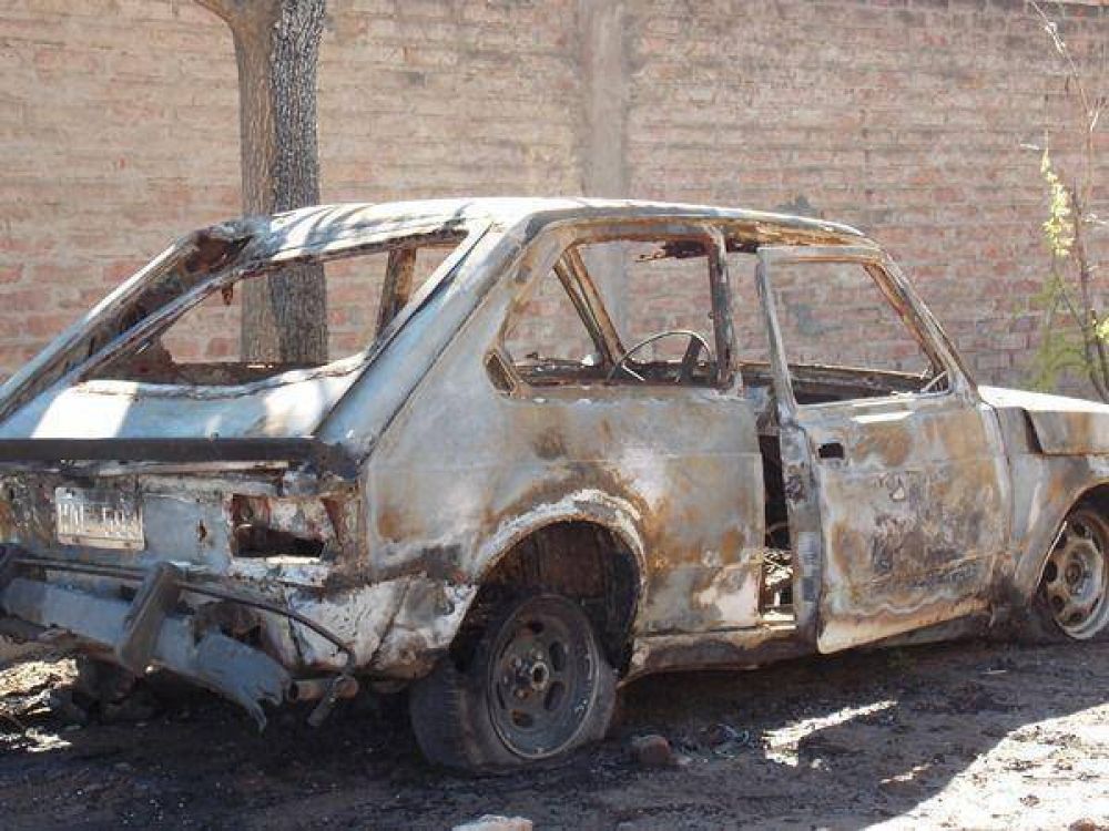 Quemaron otro auto en Santa Rosa