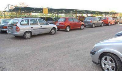 Prohibir�an cobrar estacionamiento en centros comerciales