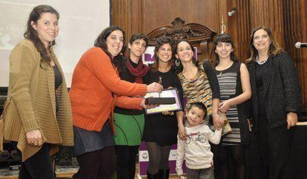Legislatura porte�a entreg� el premio Lola Mora
