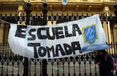 Escuelas tomadas contra la reforma curricular
