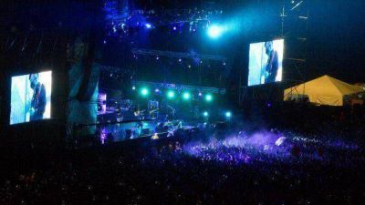 Un parto y un aborto, en medio del recital del Indio