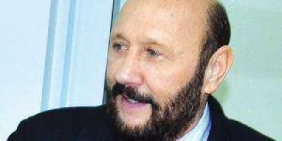 Insfr�n desliz� la posibilidad de no seguir en el 2015