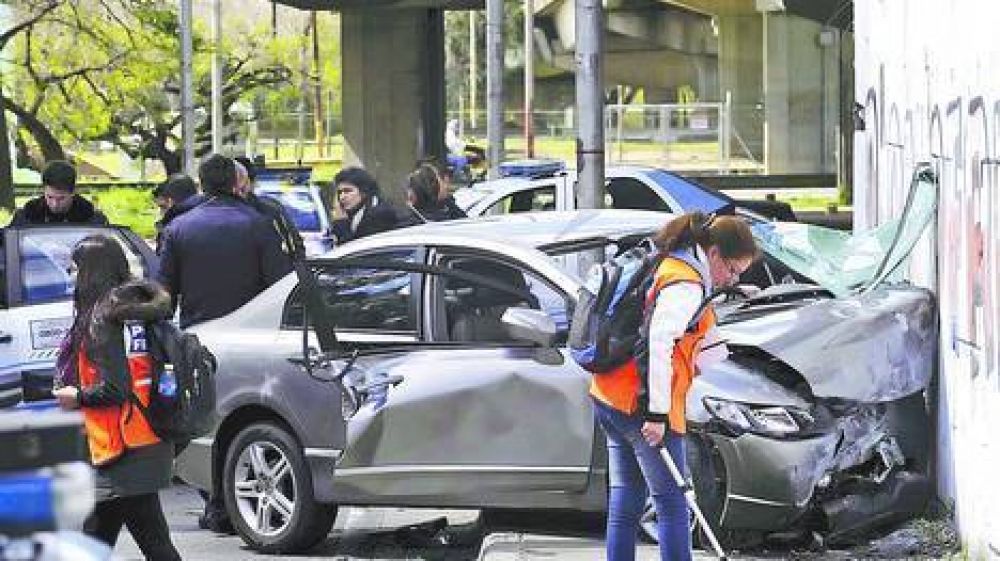 Brutal choque contra un muro: dos muertos y un herido grave