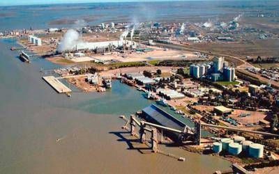 Un buque derram� combustible en Bah�a Blanca
