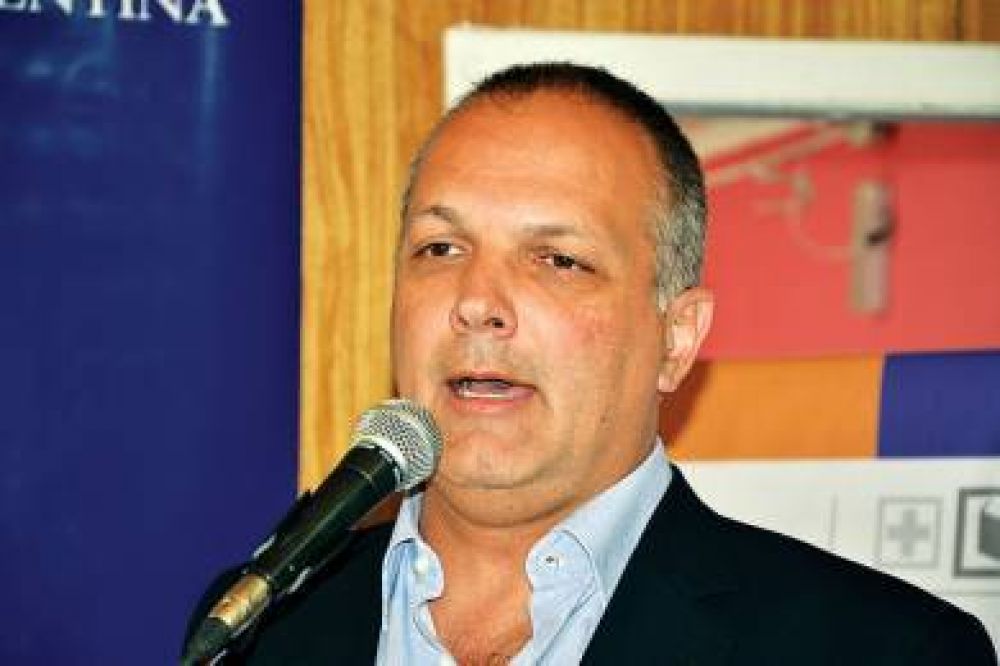 Buzzi convoc� a los docentes a un encuentro y exigi� el cese de las medidas de fuerza