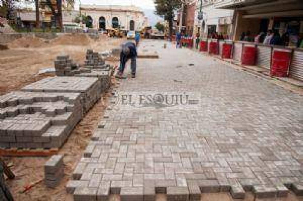 Inici� la colocaci�n del adoquinado en el centro